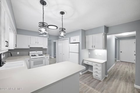 Tiny photo for 2537 Vaness Drive, Toledo, OH 43615 (MLS # 10002390)