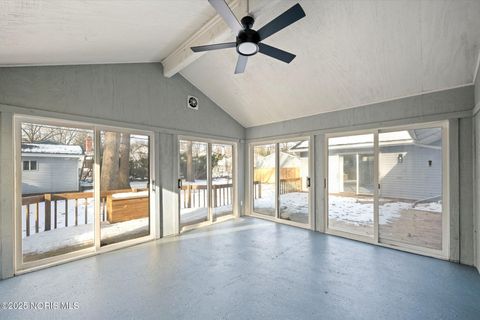 Tiny photo for 2537 Vaness Drive, Toledo, OH 43615 (MLS # 10002390)