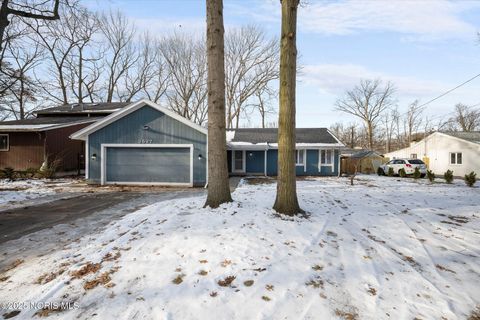 Tiny photo for 2537 Vaness Drive, Toledo, OH 43615 (MLS # 10002390)