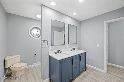 Tiny photo for 2537 Vaness Drive, Toledo, OH 43615 (MLS # 10002390)