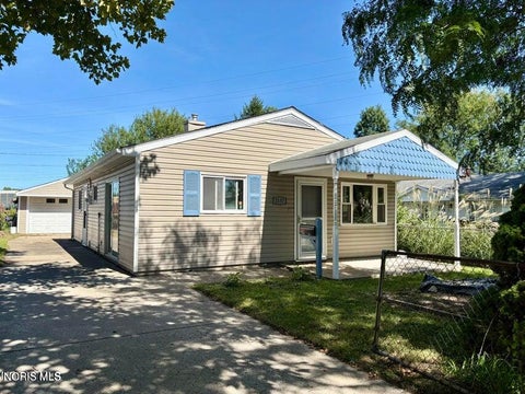 Tiny photo for 2157 Nevada Street, Toledo, OH 43605 (MLS # 10013166)