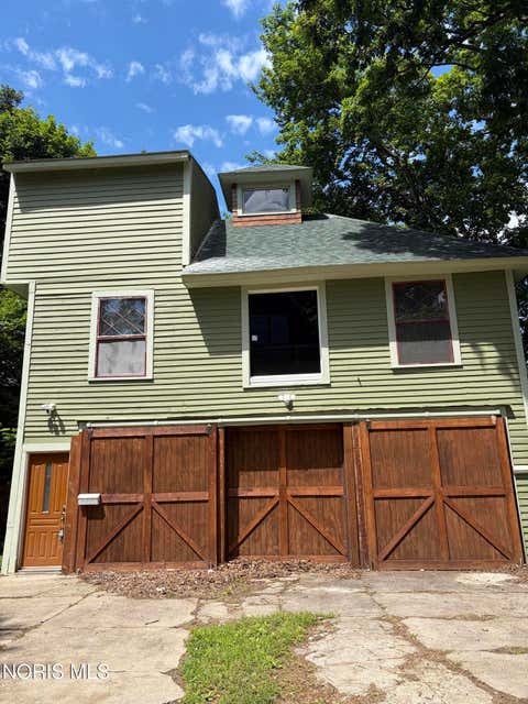Tiny photo for 2407 Glenwood Avenue, Toledo, OH 43620 (MLS # 10009651)