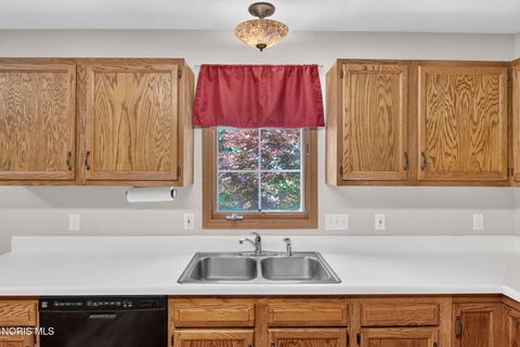 Tiny photo for 2216 Coe Court, Perrysburg, OH 43551 (MLS # 10010735)