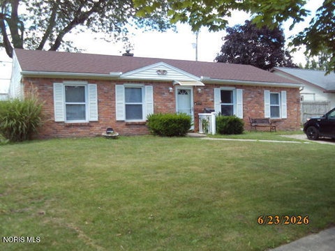 Homes For Sale - 1800 Winchester Road<br/> Toledo, OH 43613