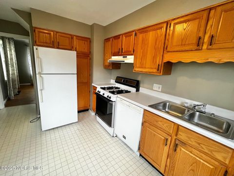 Tiny photo for 3042 Cragmoor Avenue, Toledo, OH 43614 (MLS # 10000422)