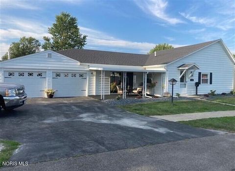 Photo of 212 W Sugar Street, Leipsic, OH 45856 (MLS # 10010469)