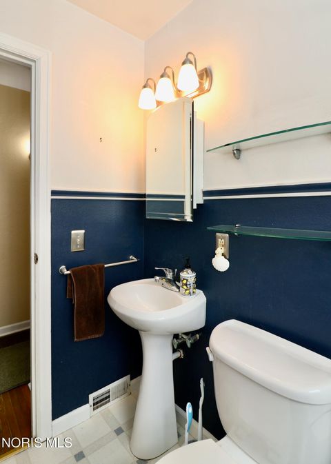 Tiny photo for 1532 Gould Road, Toledo, OH 43612 (MLS # 10005483)