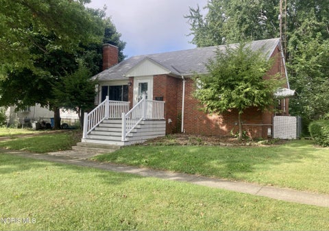Photo of 428 Laurel Avenue, Port Clinton, OH 43452 (MLS # 10014274)