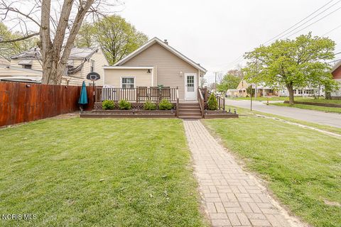 Tiny photo for 1135 Hawk Street, Toledo, OH 43612 (MLS # 10006753)