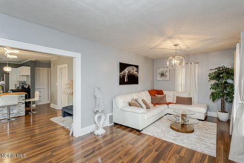 Tiny photo for 1135 Hawk Street, Toledo, OH 43612 (MLS # 10006753)