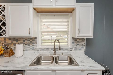 Tiny photo for 1135 Hawk Street, Toledo, OH 43612 (MLS # 10006753)