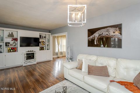 Tiny photo for 1135 Hawk Street, Toledo, OH 43612 (MLS # 10006753)