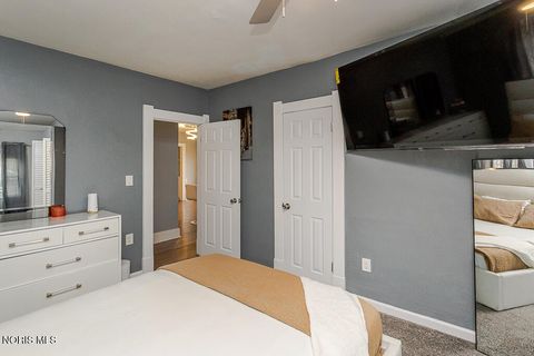 Tiny photo for 1135 Hawk Street, Toledo, OH 43612 (MLS # 10006753)