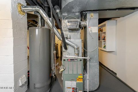 Tiny photo for 1135 Hawk Street, Toledo, OH 43612 (MLS # 10006753)