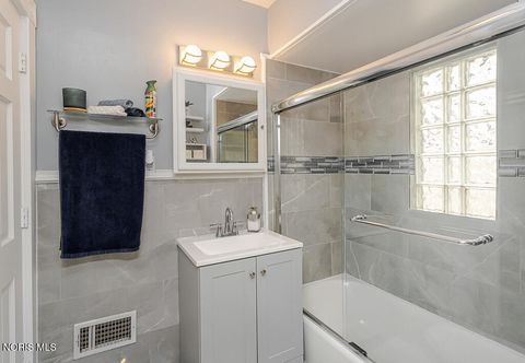 Tiny photo for 1135 Hawk Street, Toledo, OH 43612 (MLS # 10006753)