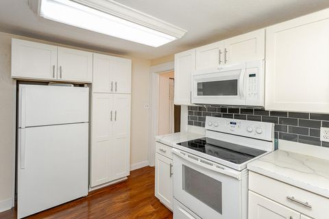 Tiny photo for 4737 Sadalia Road, Toledo, OH 43623 (MLS # 10000063)