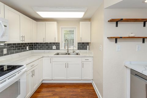 Tiny photo for 4737 Sadalia Road, Toledo, OH 43623 (MLS # 10000063)