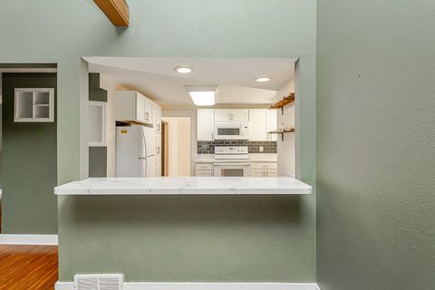 Tiny photo for 4737 Sadalia Road, Toledo, OH 43623 (MLS # 10000063)