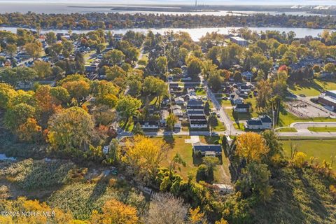 Tiny photo for 2207 E Harbor Drive, Toledo, OH 43611 (MLS # 10000709)