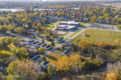 Tiny photo for 2207 E Harbor Drive, Toledo, OH 43611 (MLS # 10000709)