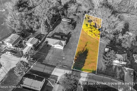 Photo of 2207 E Harbor Drive, Toledo, OH 43611 (MLS # 10000709) Photo of 2207 E Harbor Drive, Toledo, OH 43611 (MLS # 10000709)