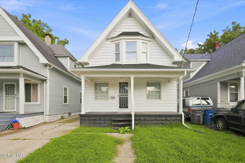 Tiny photo for 1129 Mason Street, Toledo, OH 43605 (MLS # 10012411)