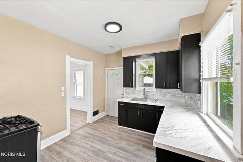 Tiny photo for 1129 Mason Street, Toledo, OH 43605 (MLS # 10012411)