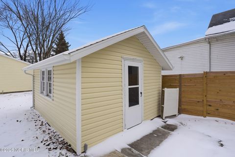 Tiny photo for 820 S Main Street, Fostoria, OH 44830 (MLS # 10002697)