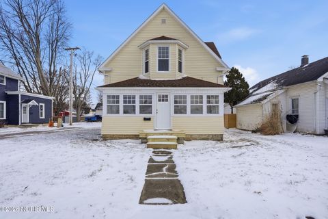 Photo of 820 S Main Street, Fostoria, OH 44830 (MLS # 10002697)