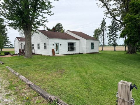 Photo of 16537 Wapakoneta Road, Grand Rapids, OH 43522 (MLS # 10008303)