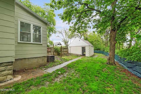 Tiny photo for 615 Maumee Avenue, Toledo, OH 43609 (MLS # 10007397)