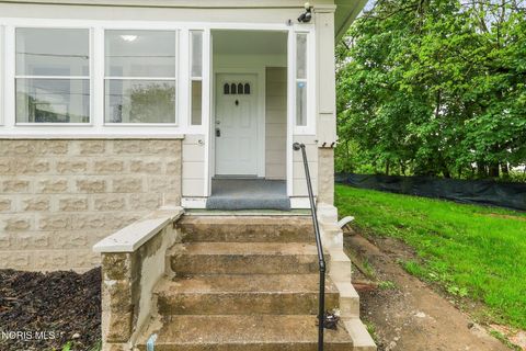 Tiny photo for 615 Maumee Avenue, Toledo, OH 43609 (MLS # 10007397)