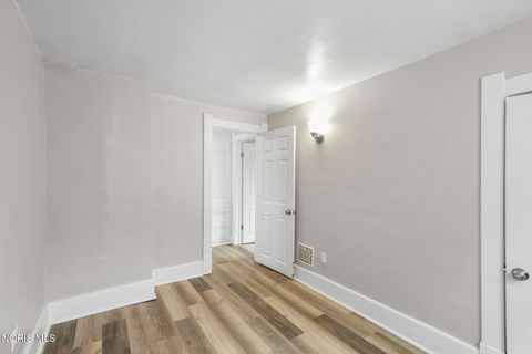 Tiny photo for 615 Maumee Avenue, Toledo, OH 43609 (MLS # 10007397)