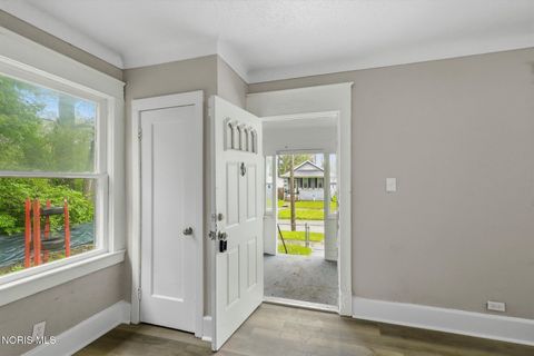 Tiny photo for 615 Maumee Avenue, Toledo, OH 43609 (MLS # 10007397)