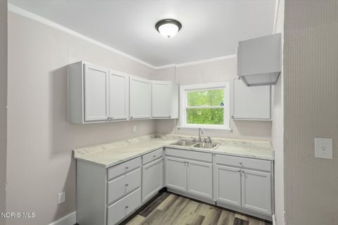 Tiny photo for 615 Maumee Avenue, Toledo, OH 43609 (MLS # 10007397)