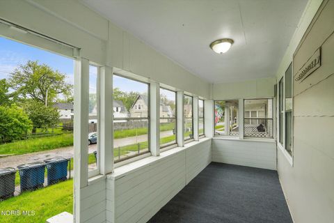 Tiny photo for 615 Maumee Avenue, Toledo, OH 43609 (MLS # 10007397)