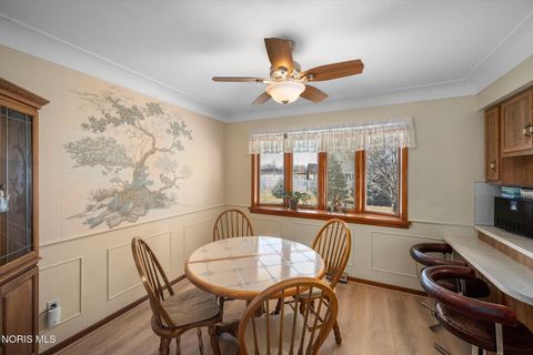 Tiny photo for 401 Meadow Lane, Walbridge, OH 43465 (MLS # 10006188)