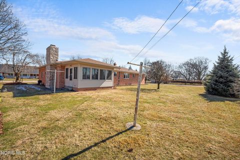 Tiny photo for 401 Meadow Lane, Walbridge, OH 43465 (MLS # 10006188)