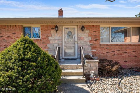 Tiny photo for 401 Meadow Lane, Walbridge, OH 43465 (MLS # 10006188)