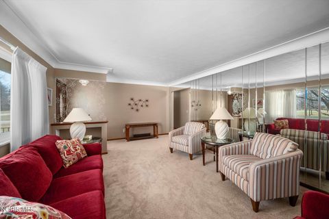 Tiny photo for 401 Meadow Lane, Walbridge, OH 43465 (MLS # 10006188)