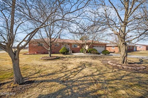 Tiny photo for 401 Meadow Lane, Walbridge, OH 43465 (MLS # 10006188)