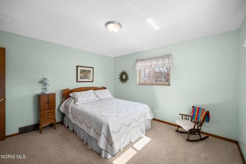 Tiny photo for 401 Meadow Lane, Walbridge, OH 43465 (MLS # 10006188)