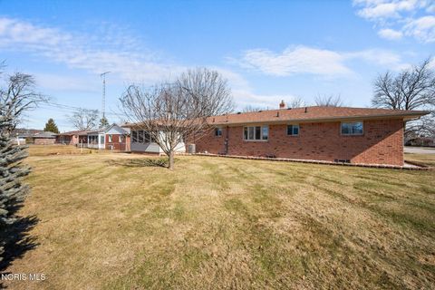 Tiny photo for 401 Meadow Lane, Walbridge, OH 43465 (MLS # 10006188)