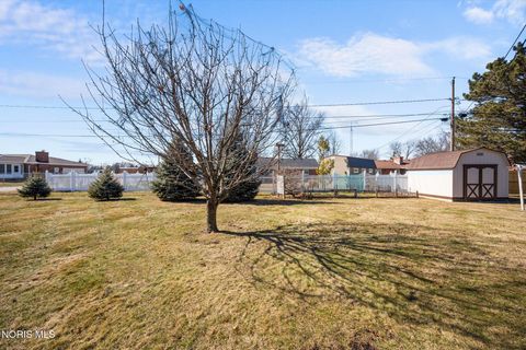 Tiny photo for 401 Meadow Lane, Walbridge, OH 43465 (MLS # 10006188)