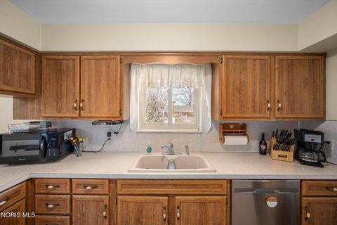 Tiny photo for 401 Meadow Lane, Walbridge, OH 43465 (MLS # 10006188)