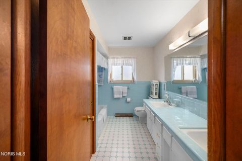 Tiny photo for 401 Meadow Lane, Walbridge, OH 43465 (MLS # 10006188)