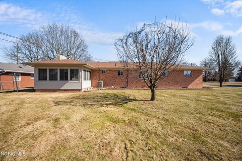 Tiny photo for 401 Meadow Lane, Walbridge, OH 43465 (MLS # 10006188)