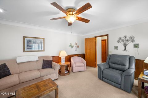 Tiny photo for 401 Meadow Lane, Walbridge, OH 43465 (MLS # 10006188)