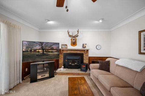 Tiny photo for 401 Meadow Lane, Walbridge, OH 43465 (MLS # 10006188)