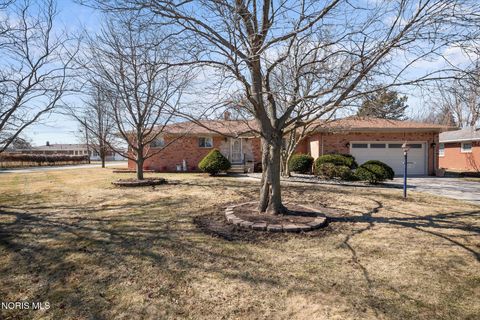 Tiny photo for 401 Meadow Lane, Walbridge, OH 43465 (MLS # 10006188)